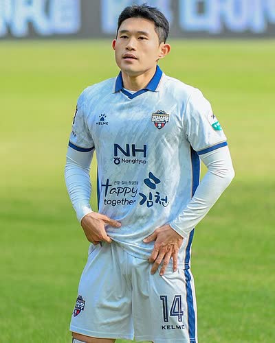 李东炅